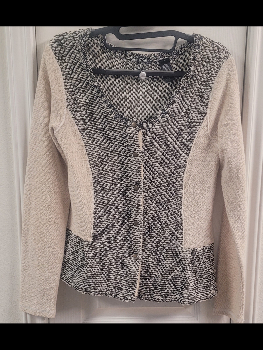 BKE Two-Tone V-Neck Sweater Jacket in Cream and Black